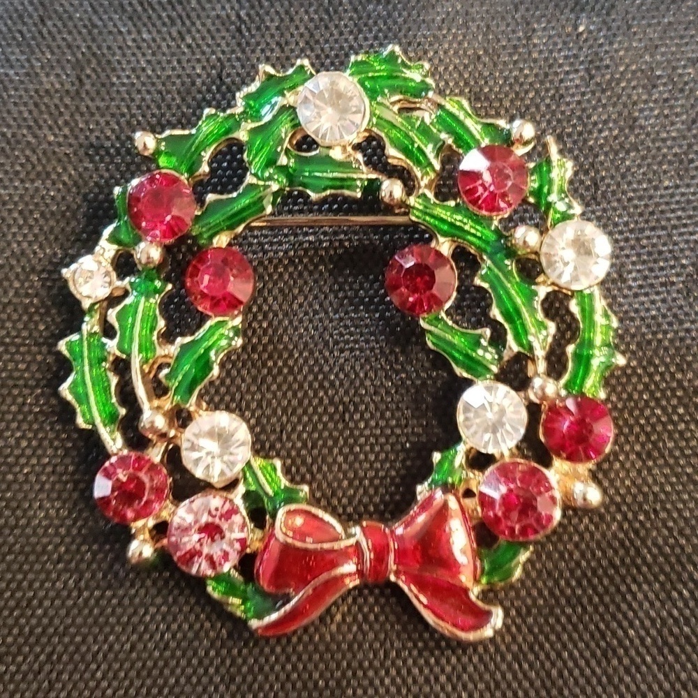 Vintage wreath pin